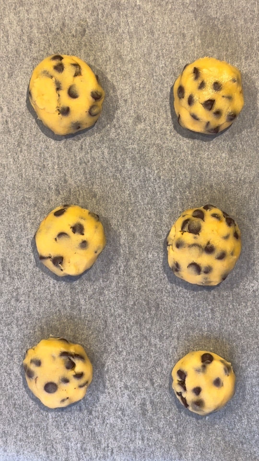 Cookies on the tray ready to go into the oven