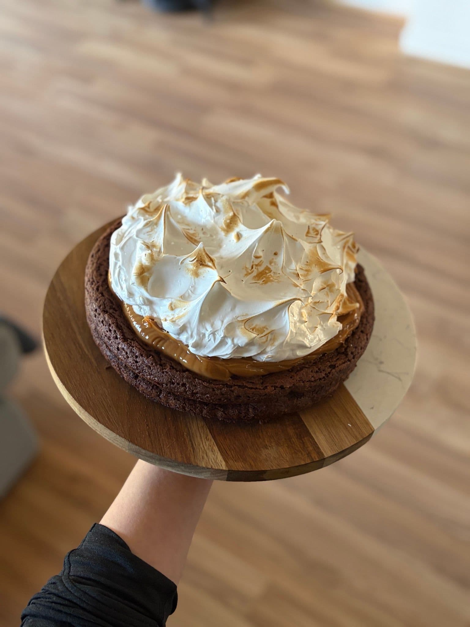 Marquise cake with dulce de leche and meringue